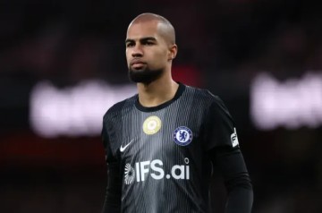 开云APP下载-米克尔：桑切斯在对阵枪手表现一团糟，蓝军必须买顶级门将