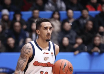 开云平台入口-奎因单节11中7拿到17分，前三节23中16砍下38分7篮板6助攻