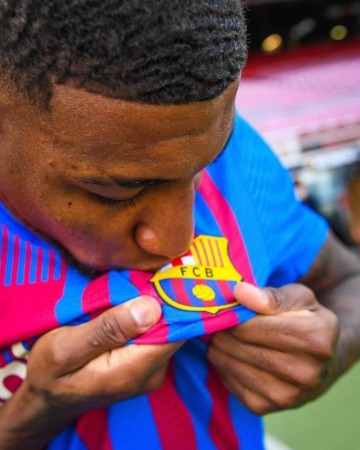 kaiyun应用-埃莫森亮相巴萨 拉波尔塔：他有“巴西伟右”潜质