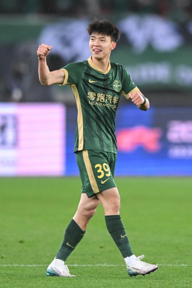 1746941896745048816.jpg (体育)(2)足球——中超:浙江俱乐部绿城胜武汉三镇XxjpseC007191_20250328_PEPFN0A001.jpg